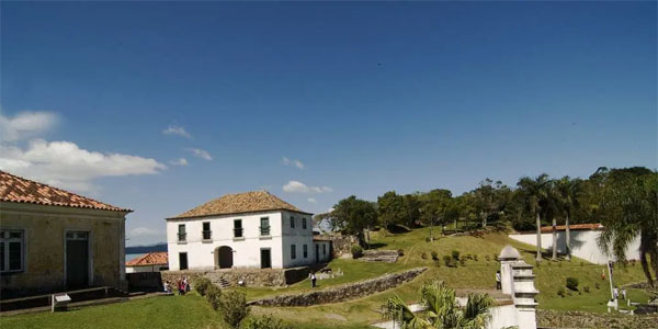 Passeio de escuna para os fortes