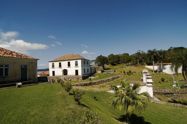 Passeio de escuna para os fortes