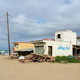 desocupação de comércios na Praia da Joaquina