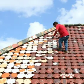 distribuição de telhas para atingidos pelo granizo